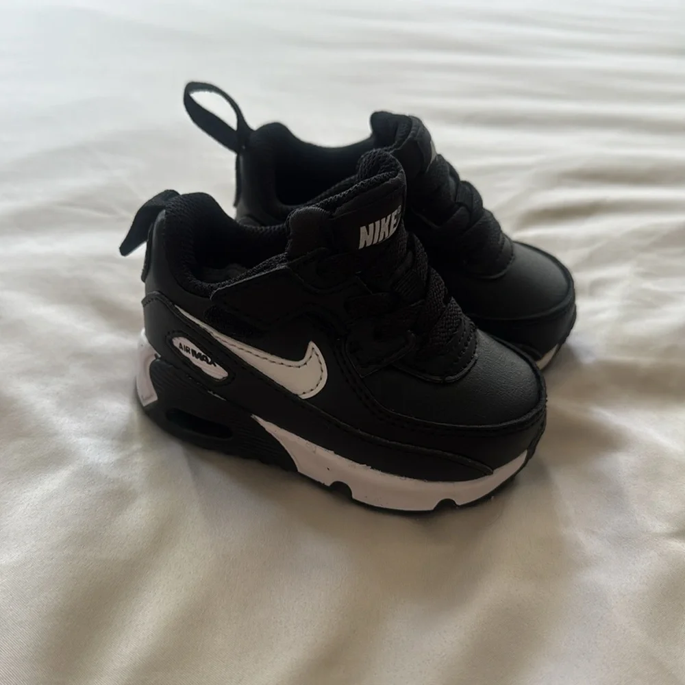 New Nike Airmax 90 Easyon Baby Sneakers size 3C